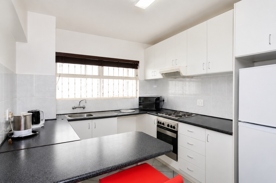 To Let 1 Bedroom Property for Rent in Sea Point Western Cape